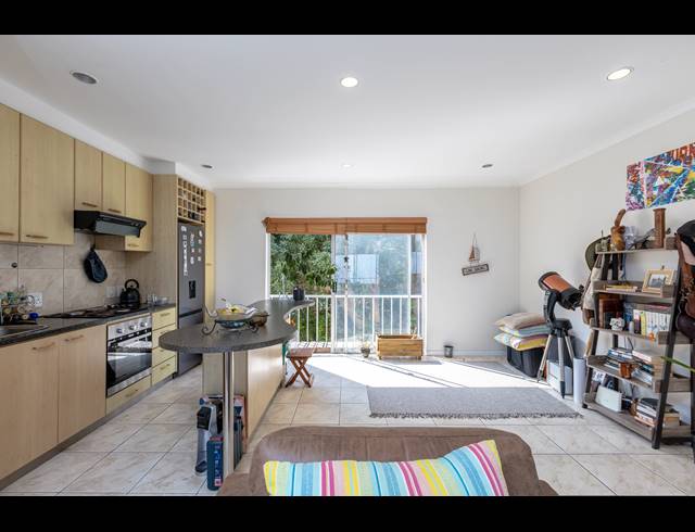 2 BEDROOM APARTMENT TO LET IN CAMPS BAY